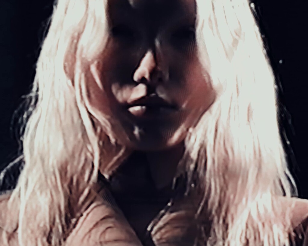 Mugler - © Artlist