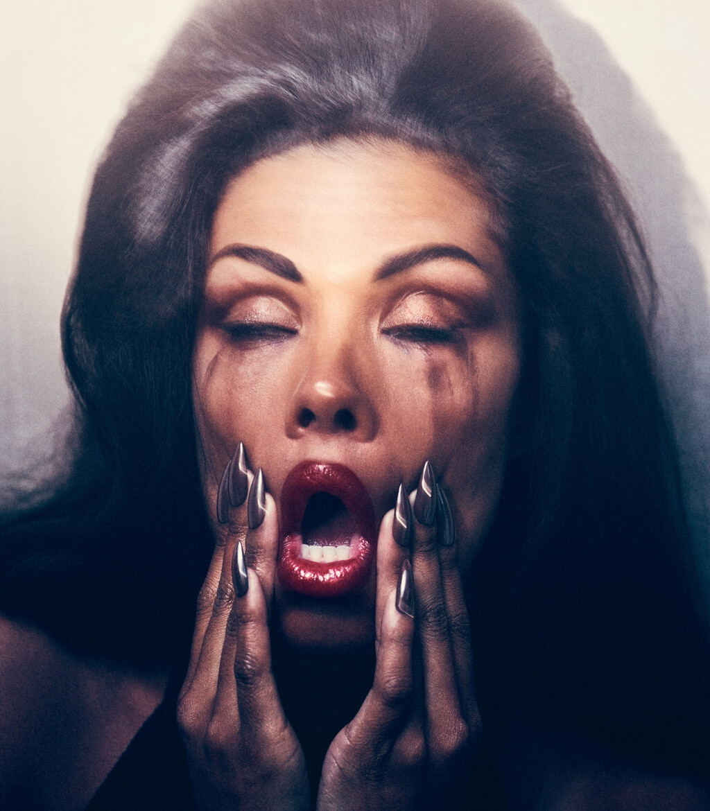 Dust Magazine - © Artlist