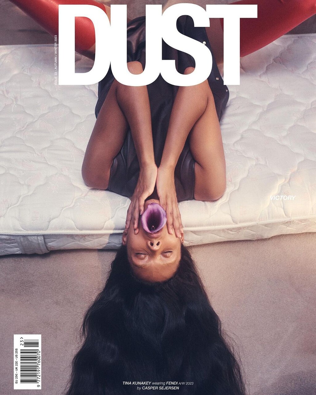 Dust Magazine - © Artlist