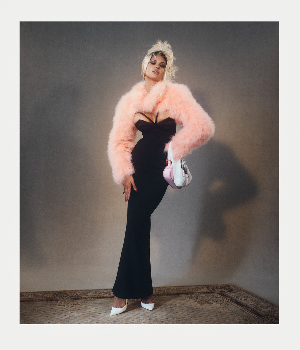 Magazine Magazine - © Artlist