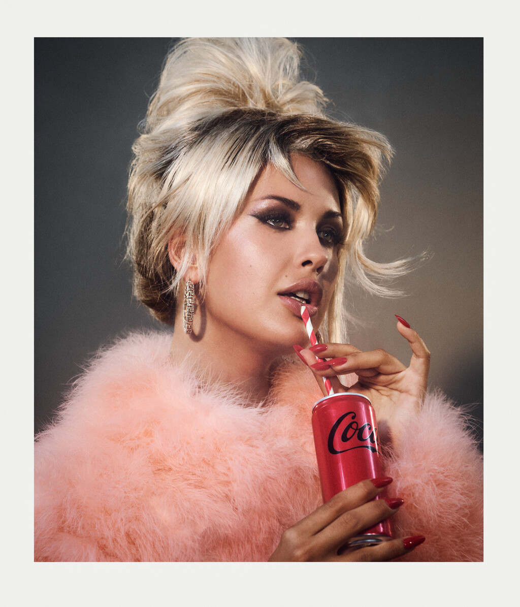 Magazine Magazine - © Artlist