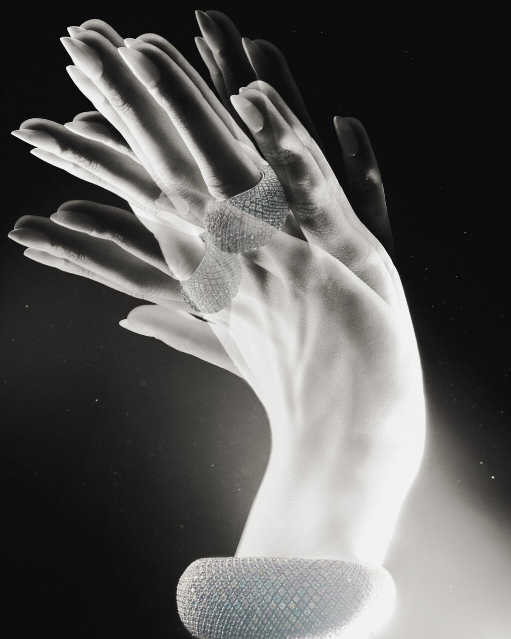 Purple Magazine - © Artlist