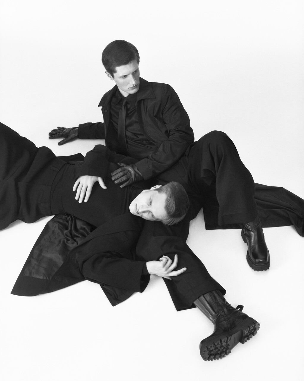 Dust Magazine - © Artlist