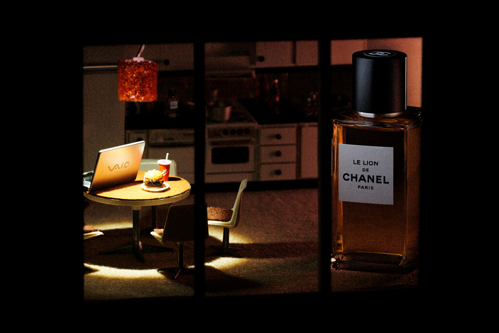 Revue Magazine - © Artlist