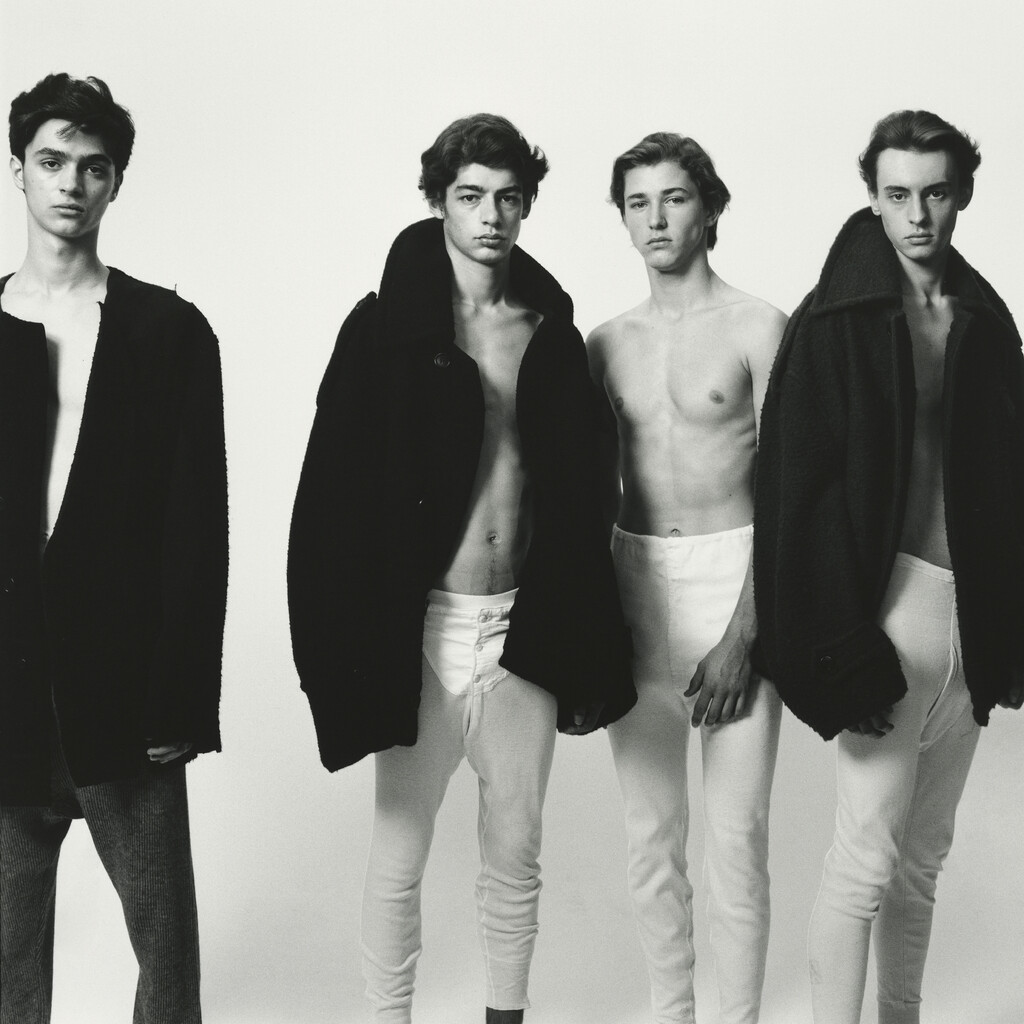 Dust Magazine - © Artlist