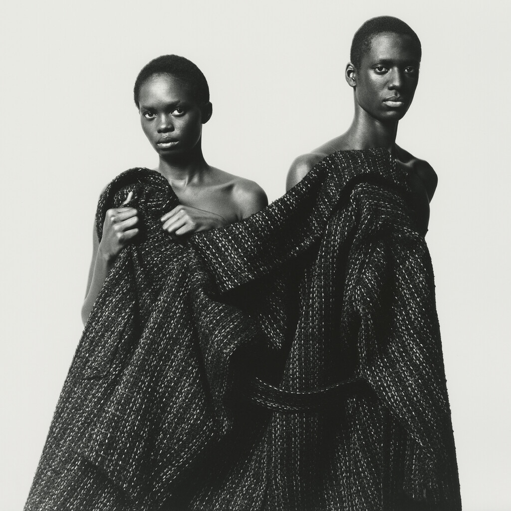 Dust Magazine - © Artlist