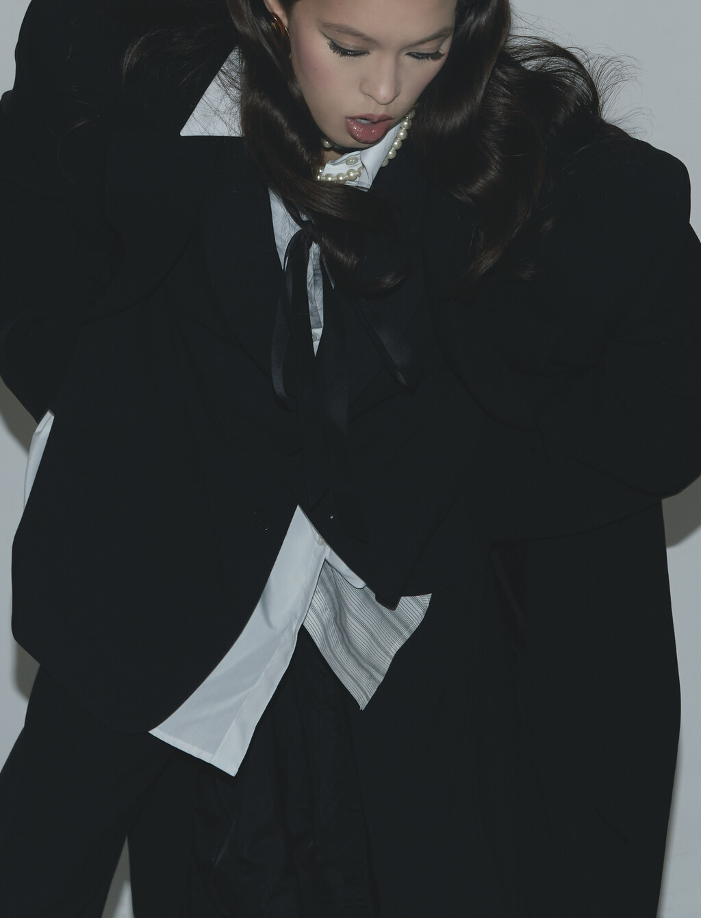 Issueissue Magazine - © Artlist