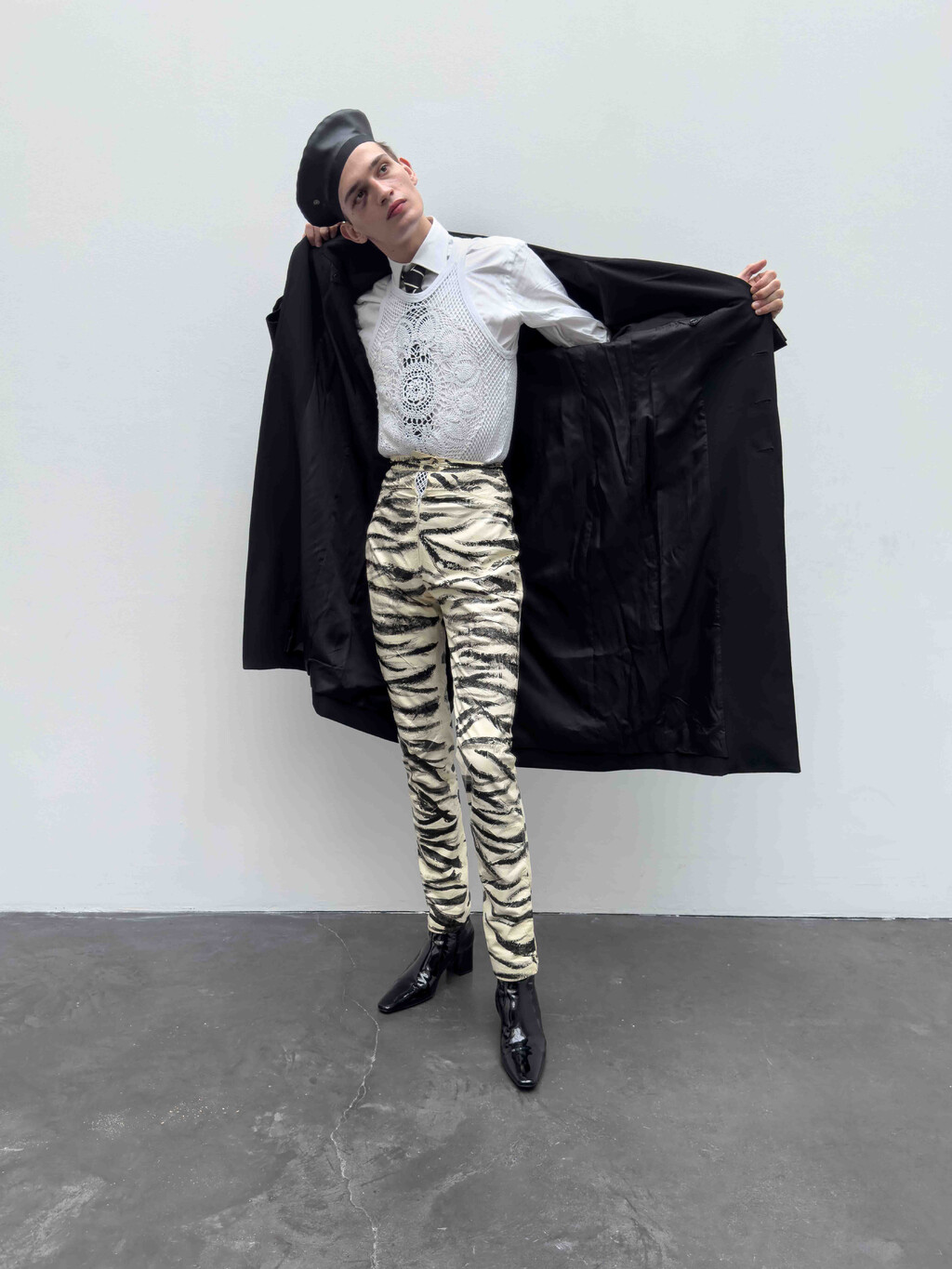 Replica - © Artlist