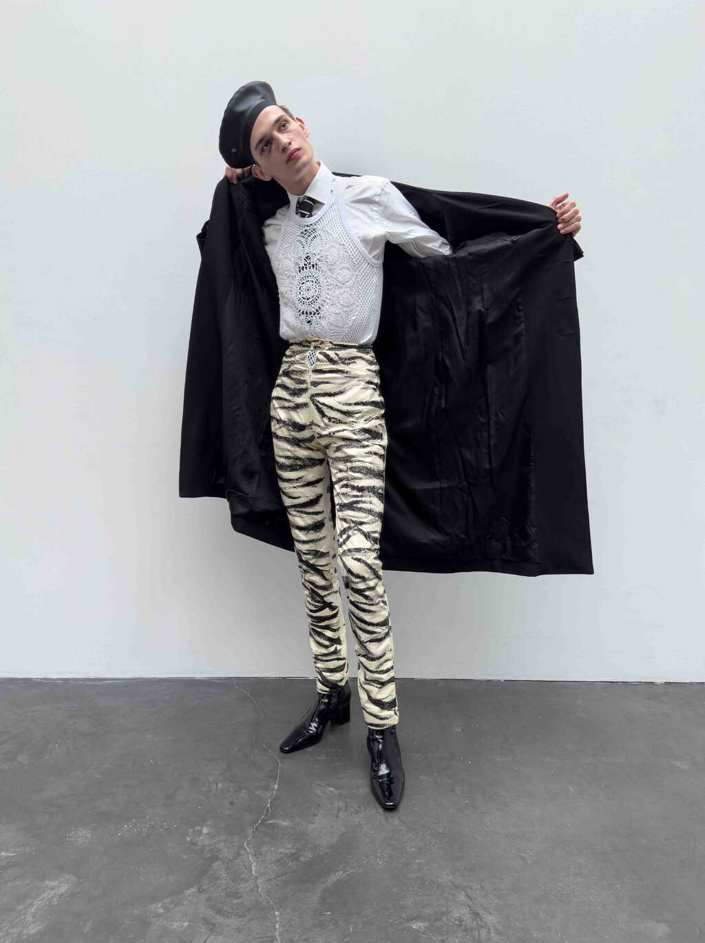 Replica - © Artlist