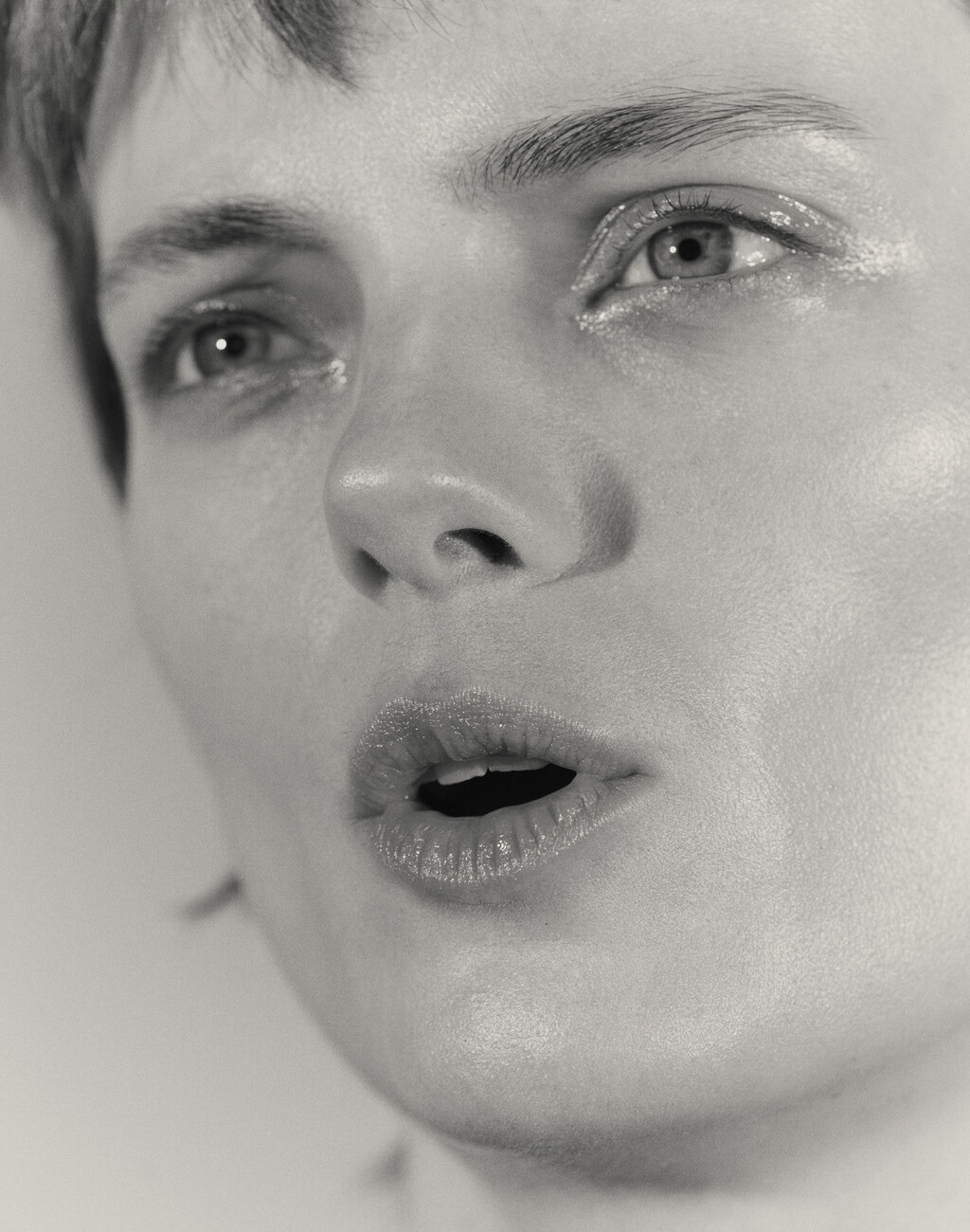 Sixteen Journal - © Artlist