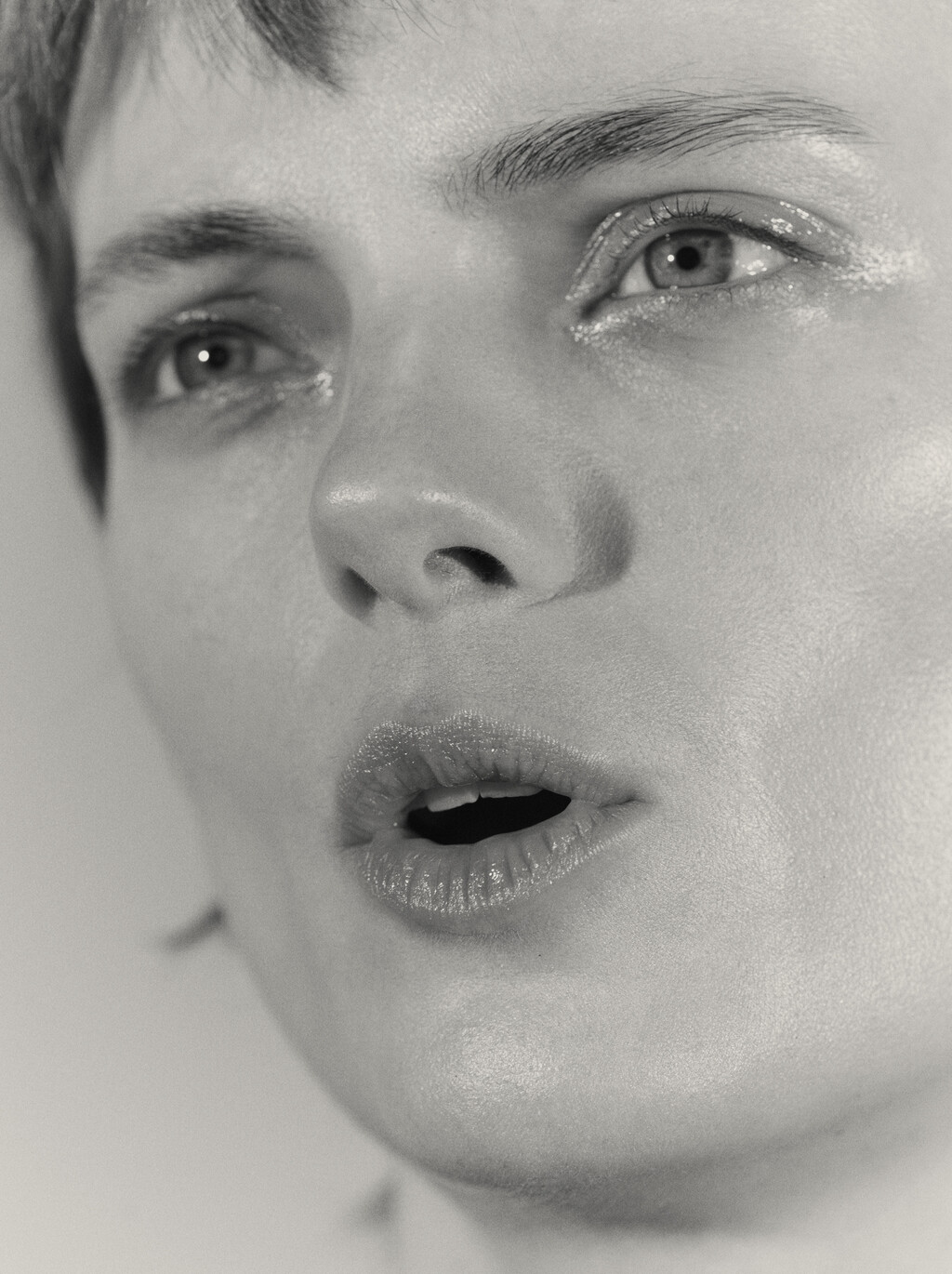 Sixteen Journal - © Artlist