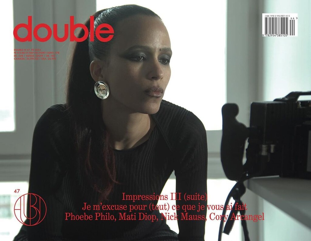 Double Magazine - © Artlist