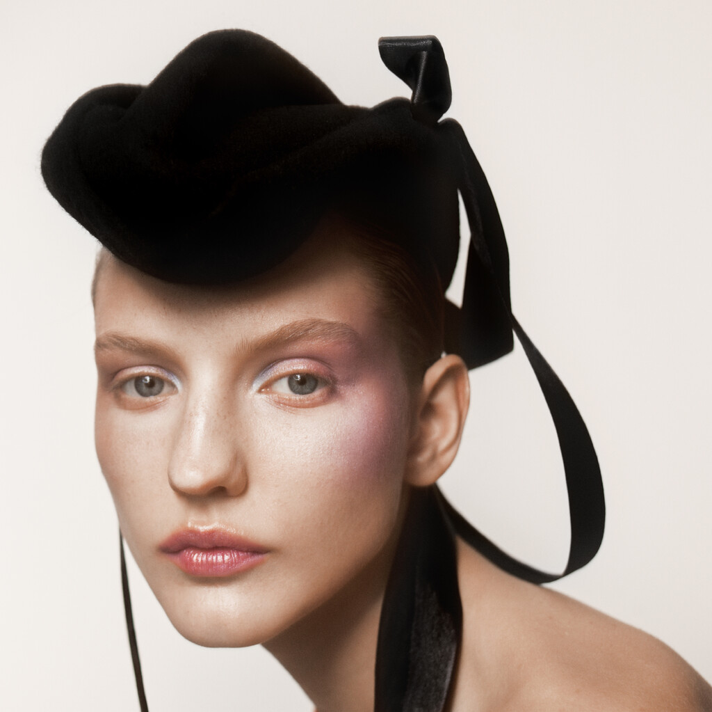 Exhibition Magazine - © Artlist