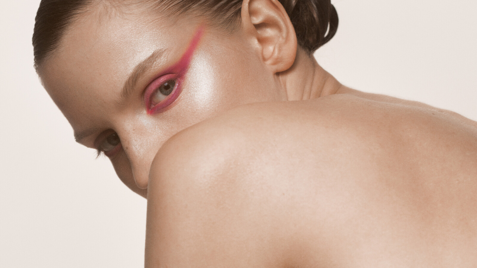 Exhibition Magazine - © Artlist