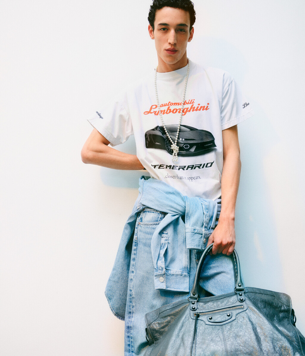 M Le Monde - © Artlist