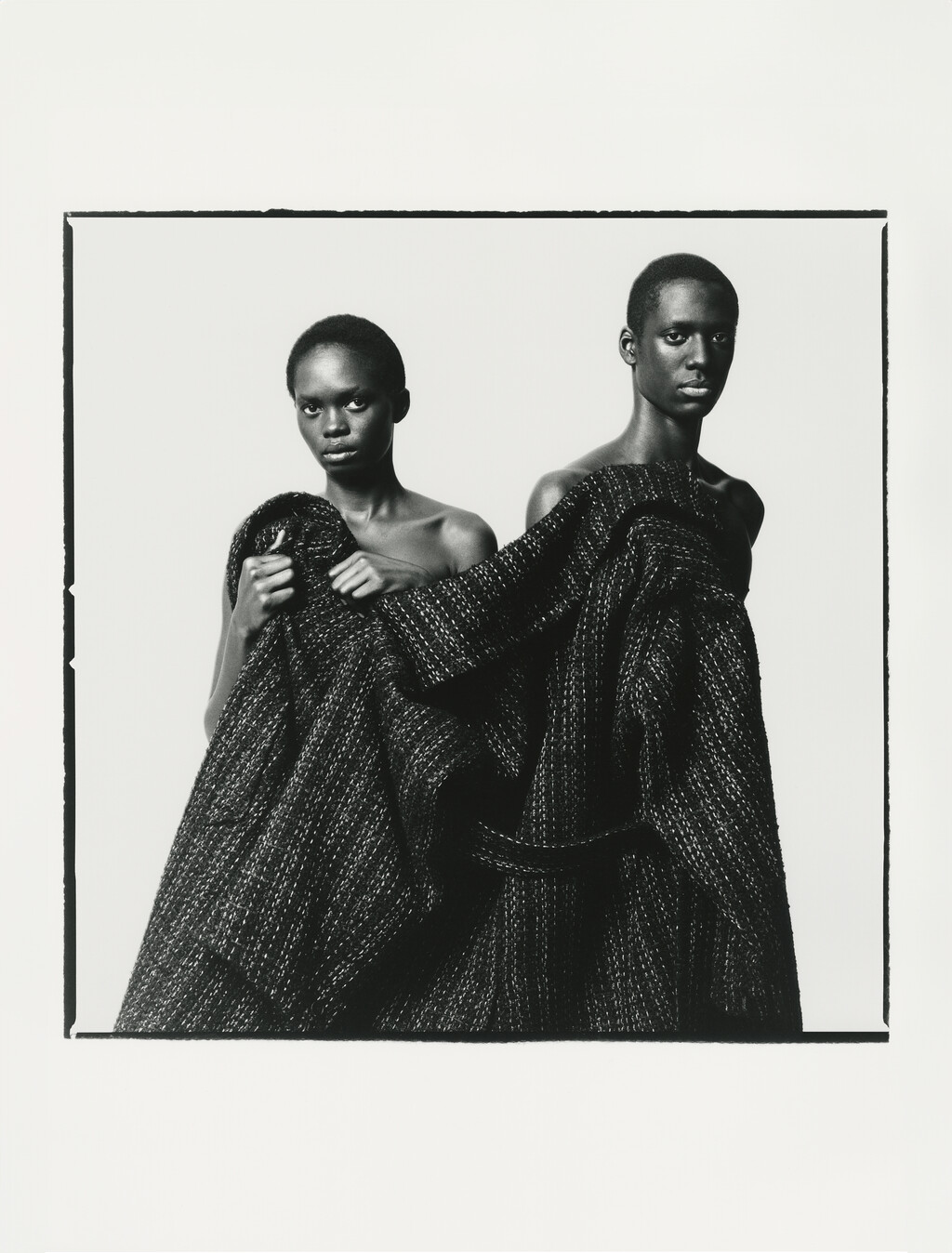 Dust Magazine - © Artlist