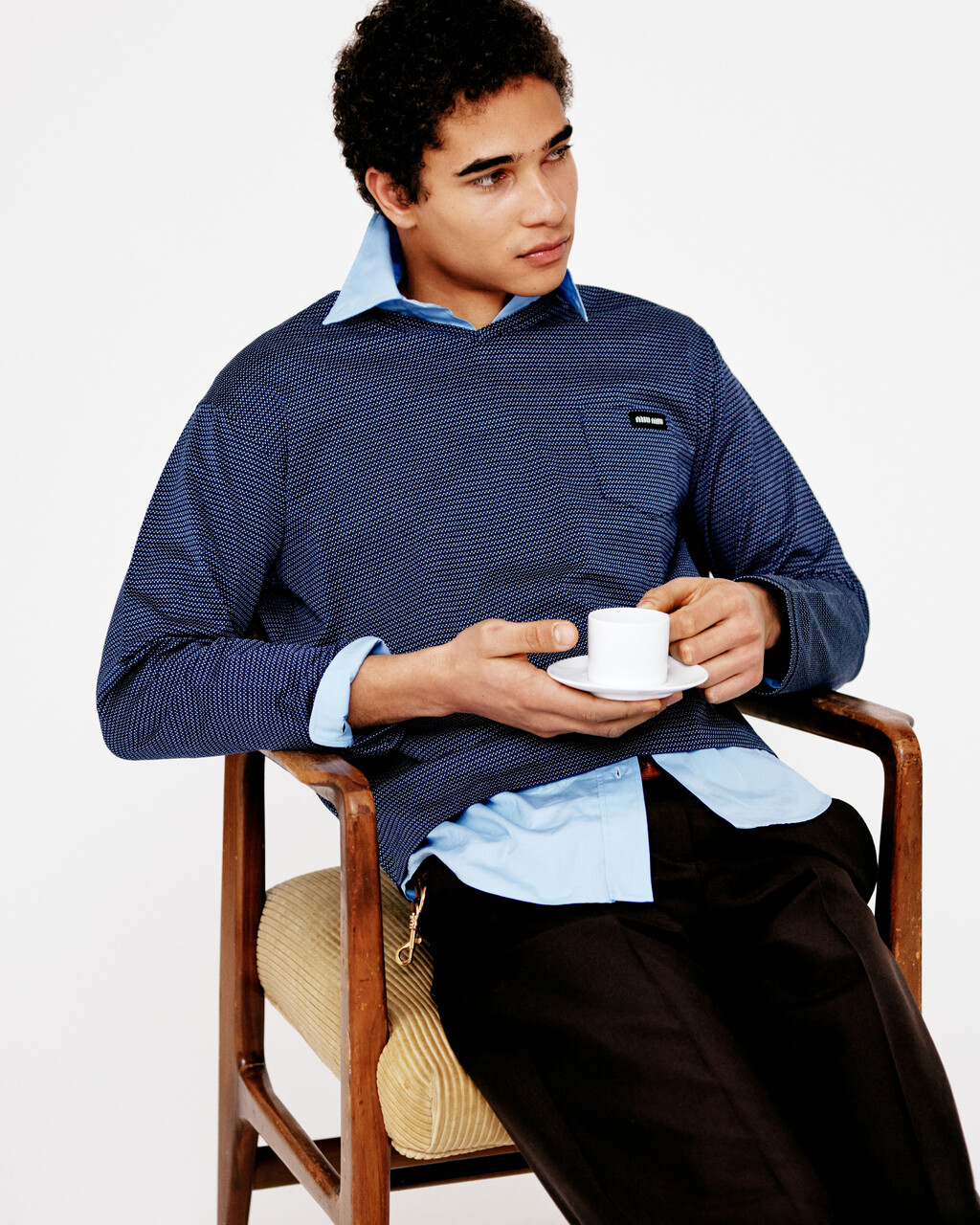 Just Smile Magazine - © Artlist