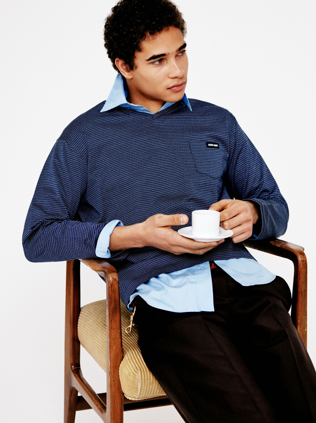 Just Smile Magazine - © Artlist