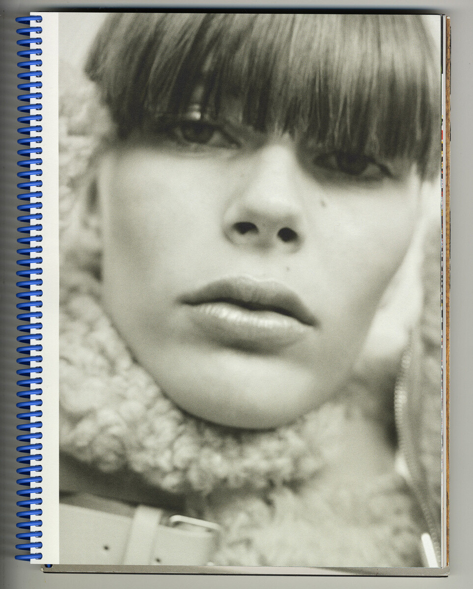 Revue Magazine - © Artlist