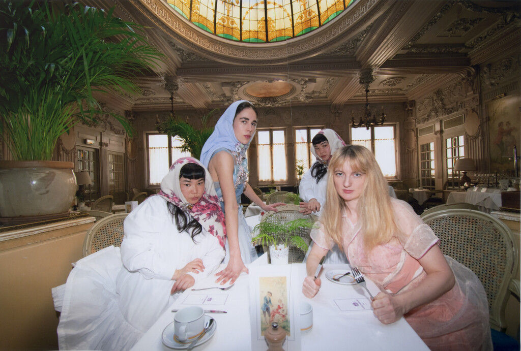 Homme Girls - © Artlist