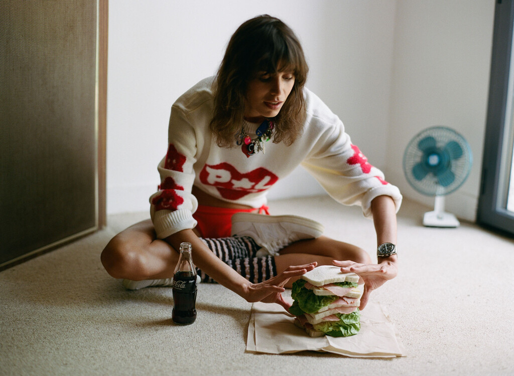 Pop Magazine - © Artlist