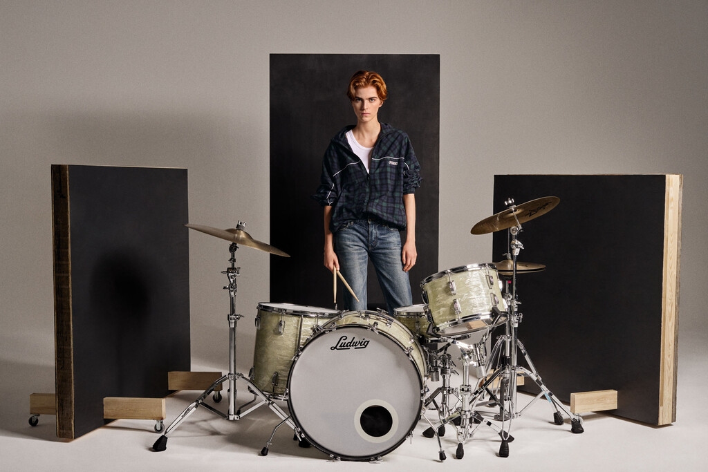 Pop Magazine - © Artlist