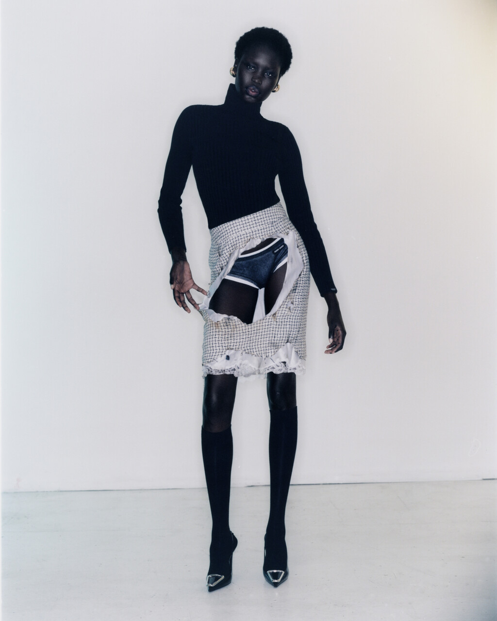 Revue Magazine - © Artlist