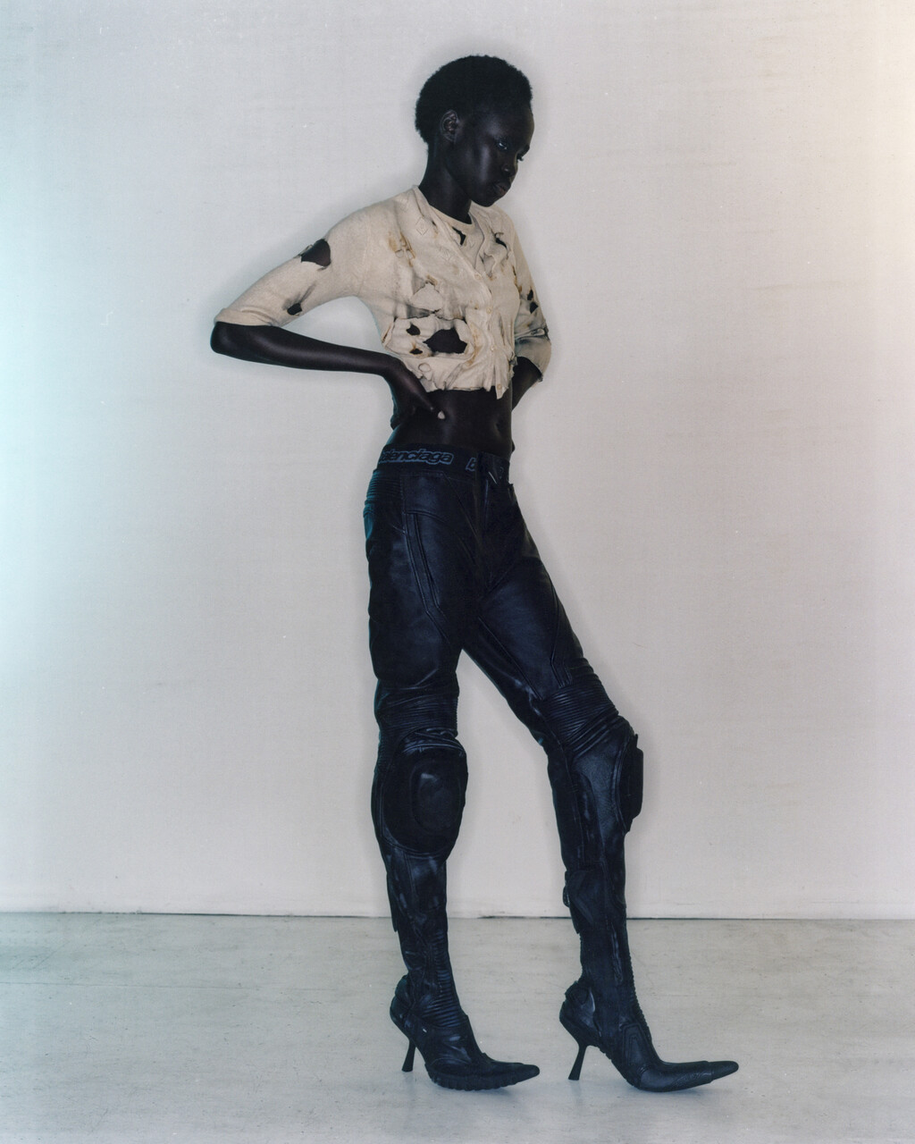 Revue Magazine - © Artlist