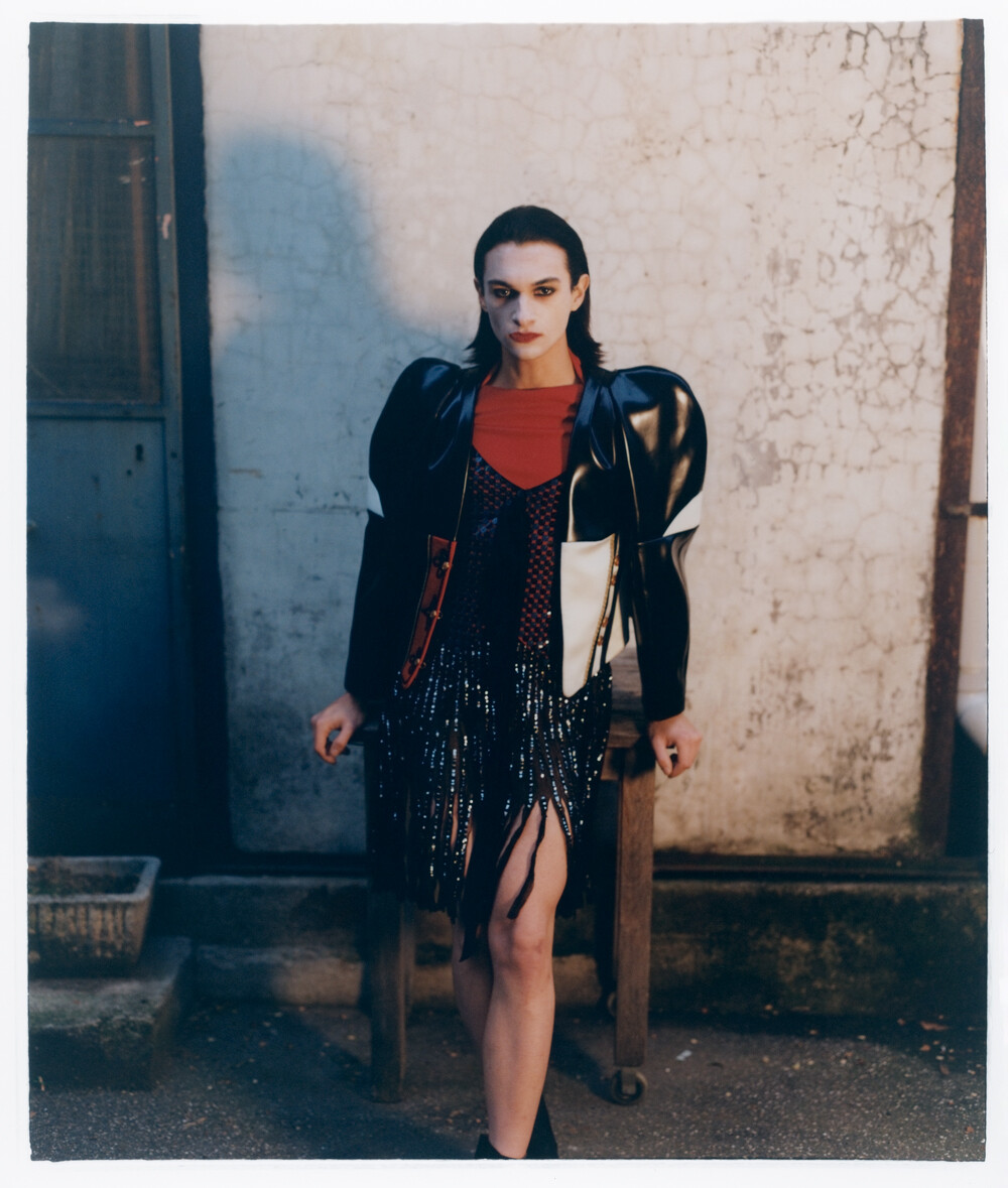 Carcy Magazine - © Artlist