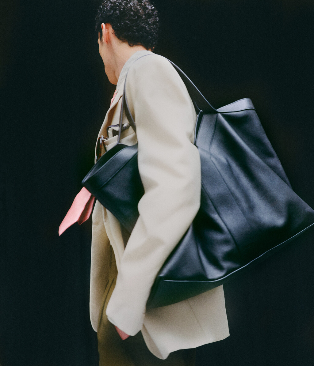 M le Monde - © Artlist