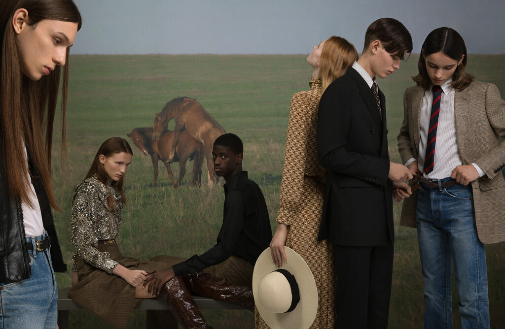 Dust Magazine - © Artlist