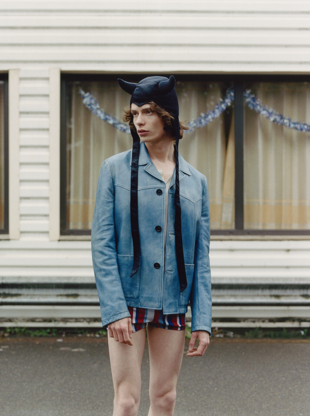 Dust Magazine - © Artlist