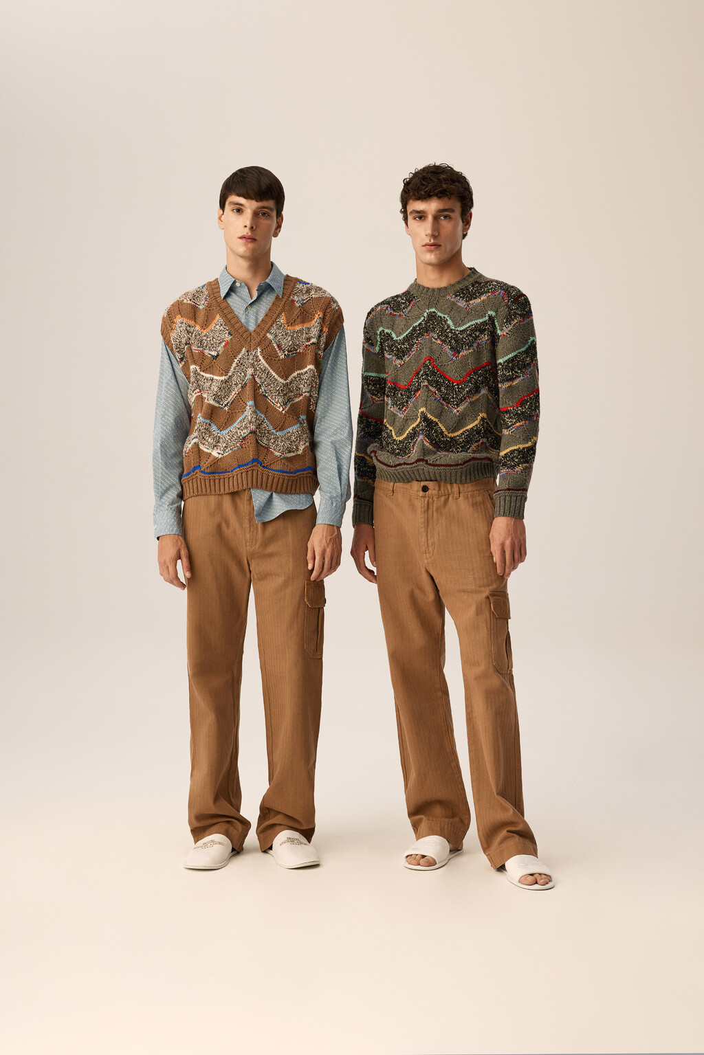 Dust Magazine - © Artlist