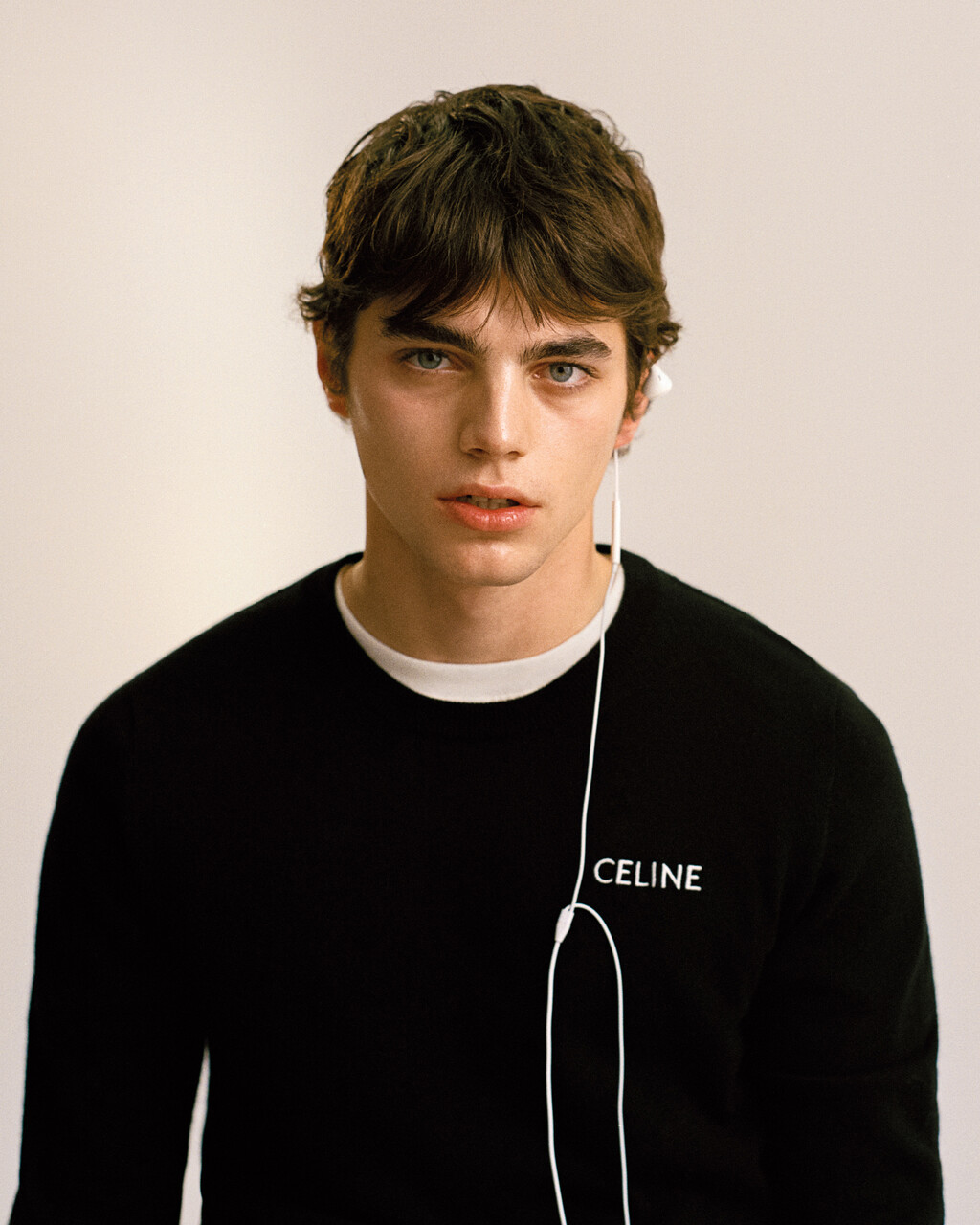 Dust Magazine - © Artlist