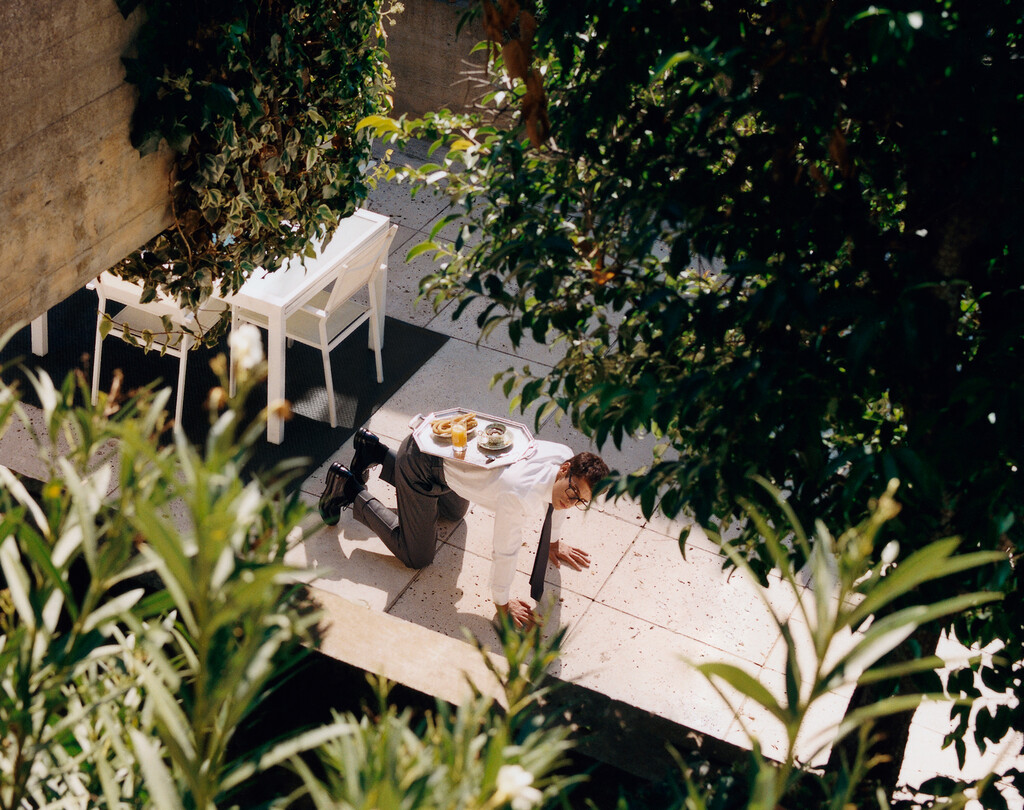 Dust Magazine - © Artlist