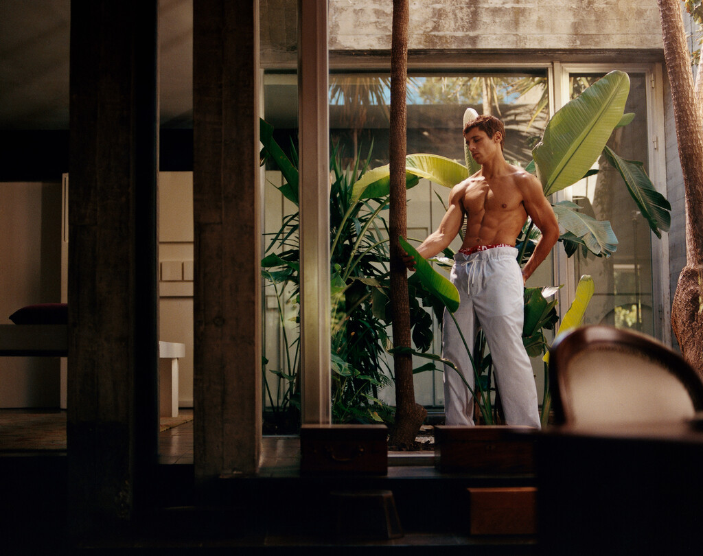 Dust Magazine - © Artlist