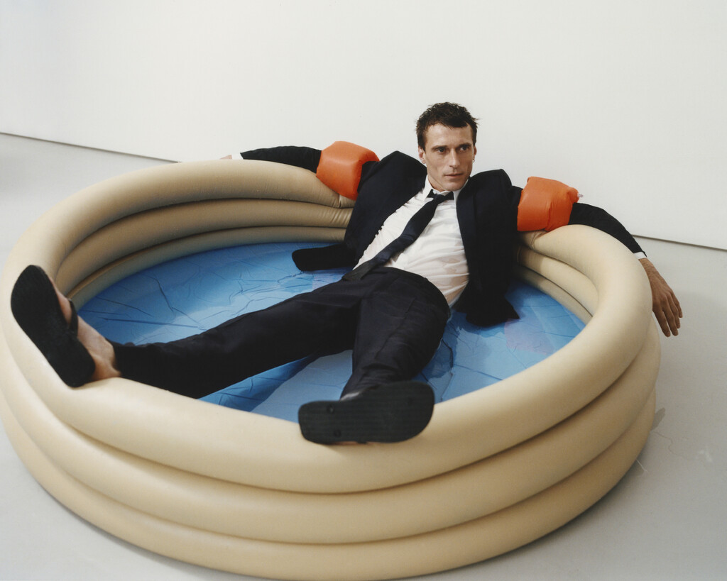 Dust Magazine - © Artlist