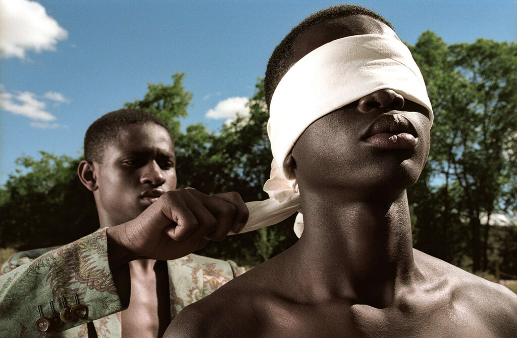 Sleek Magazine - © Artlist