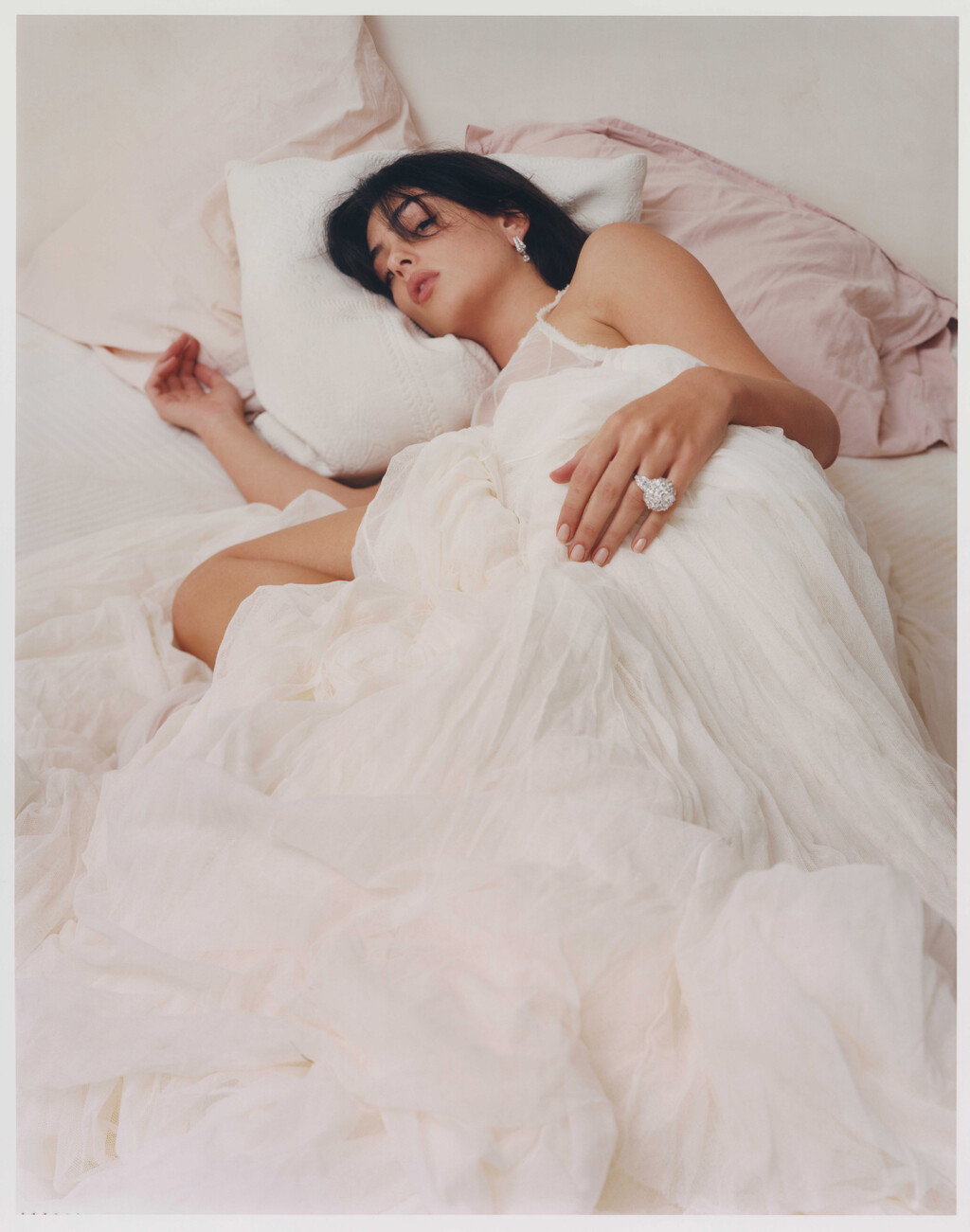 Modern Weekly - © Artlist