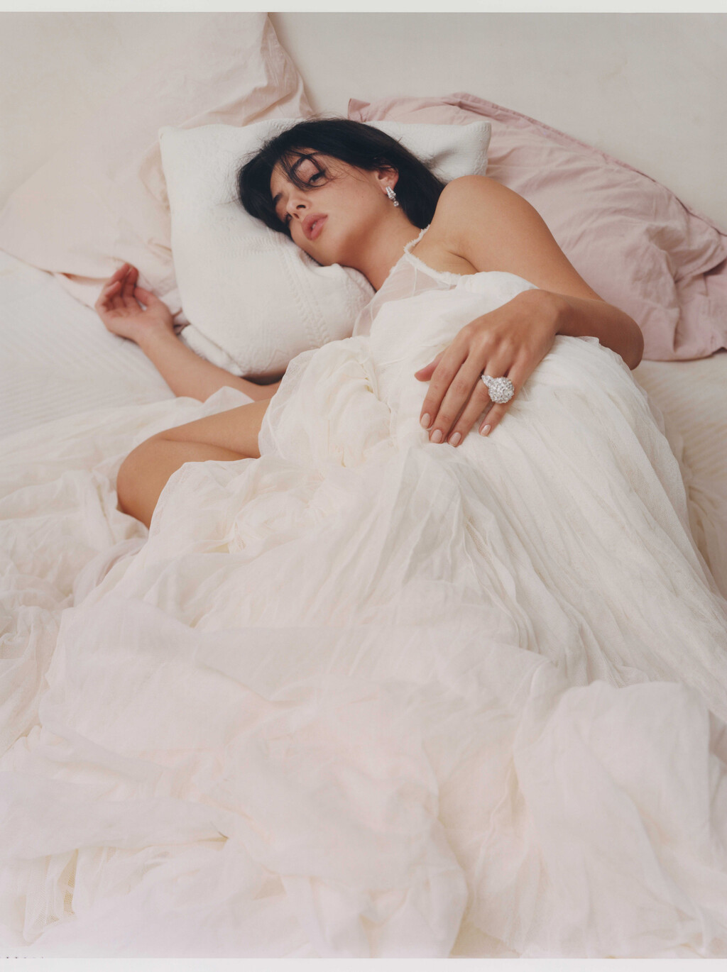 Modern Weekly - © Artlist