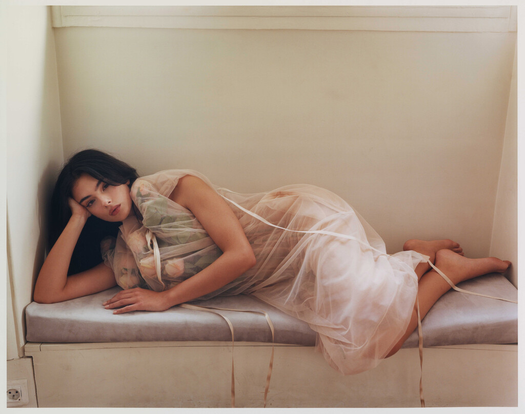 Modern Weekly - © Artlist