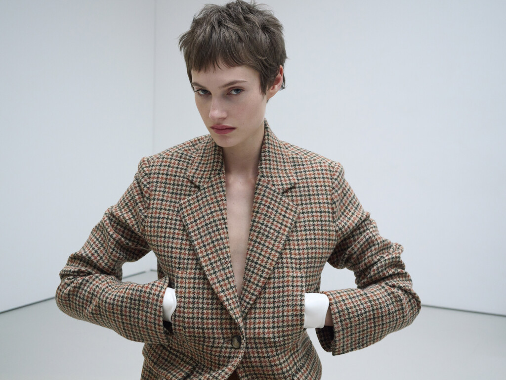 Holiday Magazine - © Artlist