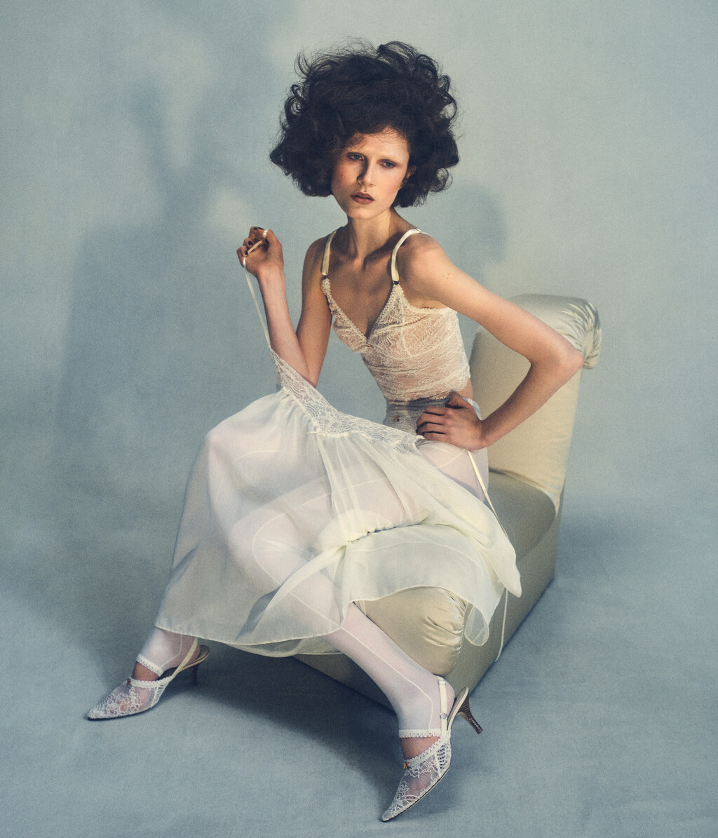 Amy Crooks - © Artlist