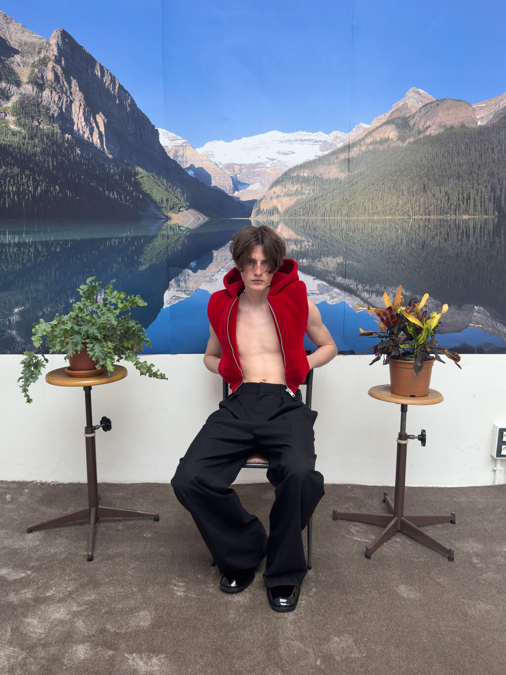 Dust Magazine - © Artlist