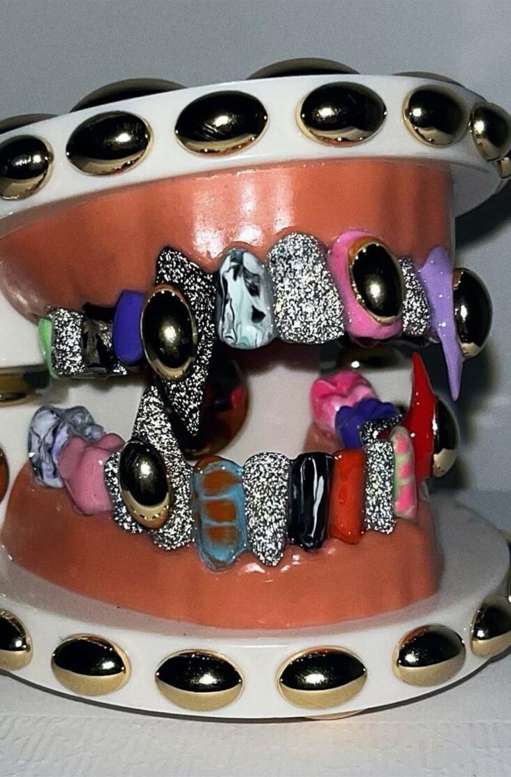 Grillz - © Artlist