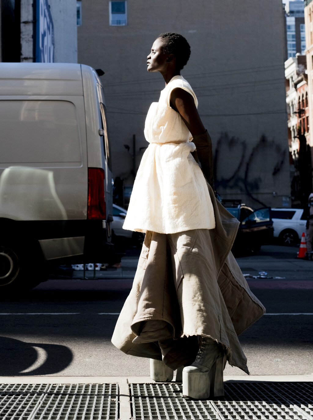 Luncheon Magazine - © Artlist