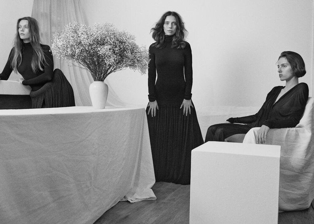 Double Magazine - © Artlist