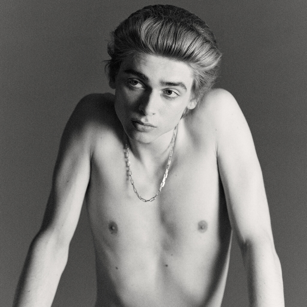 System Magazine - © Artlist