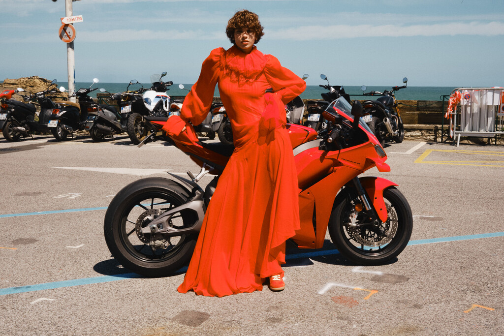 HommeGirls - © Artlist