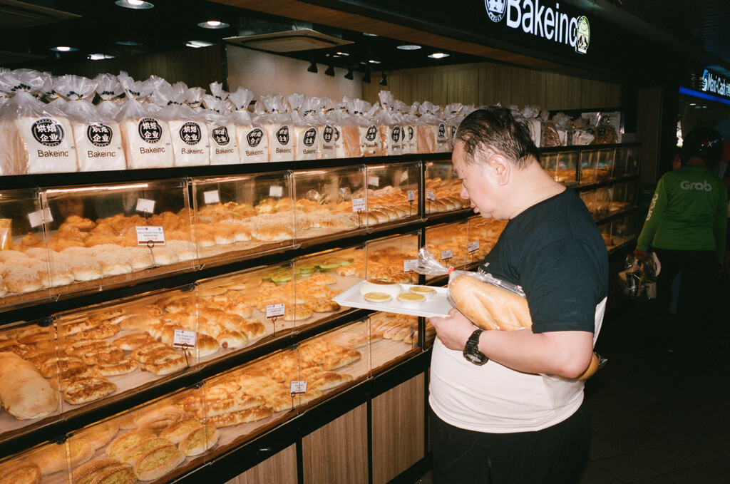 Kilometer book - © Artlist